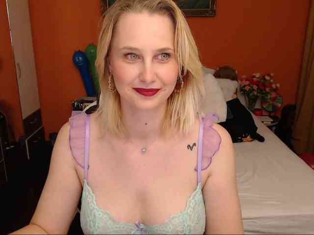 NatashaRouge oiled camshow - 12-21-2023