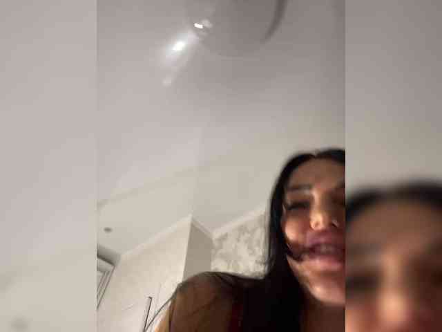 Nicol with friend camshow - 08.17.2025