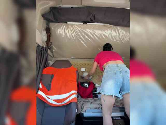 Paratrax pusssy show