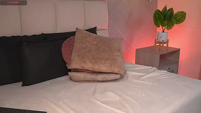 SaraMonroe1 deepthroat show