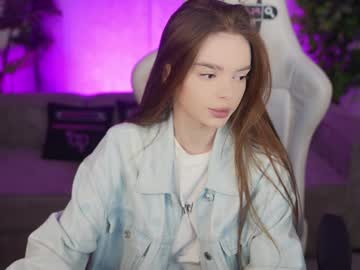 Kira0541 self squirt camshow