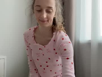 Shy_schoolgirl_ tits - 2024/01/07
