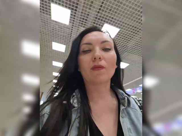 DIVORA masturbation show