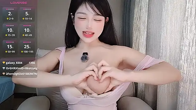 Lucky-lulu ass play camshow