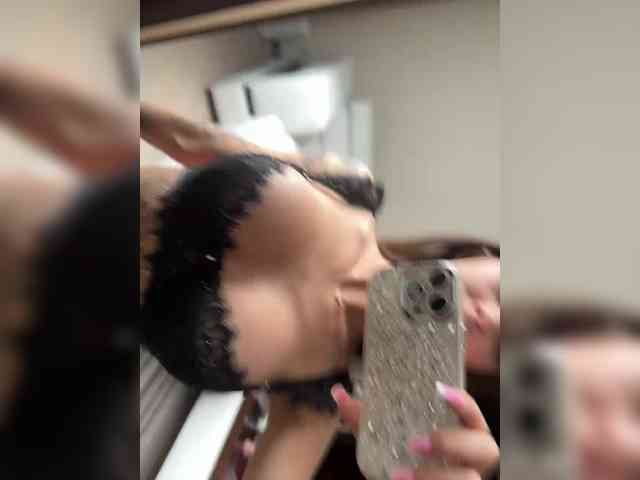 RoxyDoll tits and ass - December 03 2023