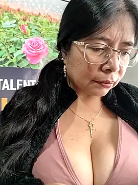 __valentina18 footjob show