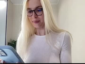 Amazingkelly tits and ass show