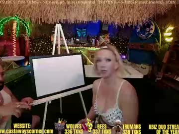 Bigbananamilfshake swallow cum show