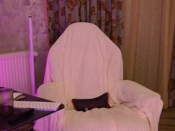 Crissy_love ass play camshow - 06-25-2023