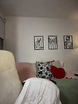 Horny_roomiess double bj camshow